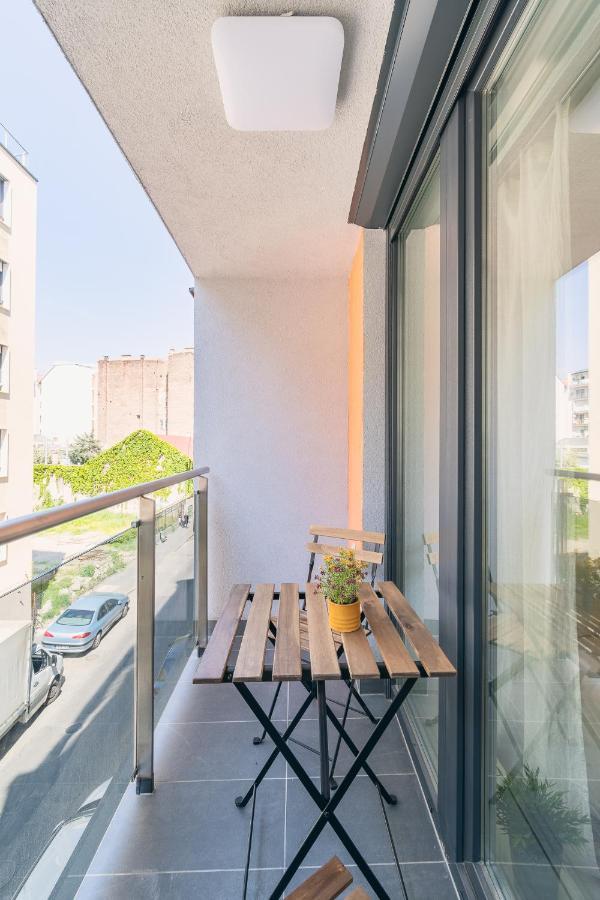 Corvin Apartment With Balcony And Ac Budapest Luaran gambar