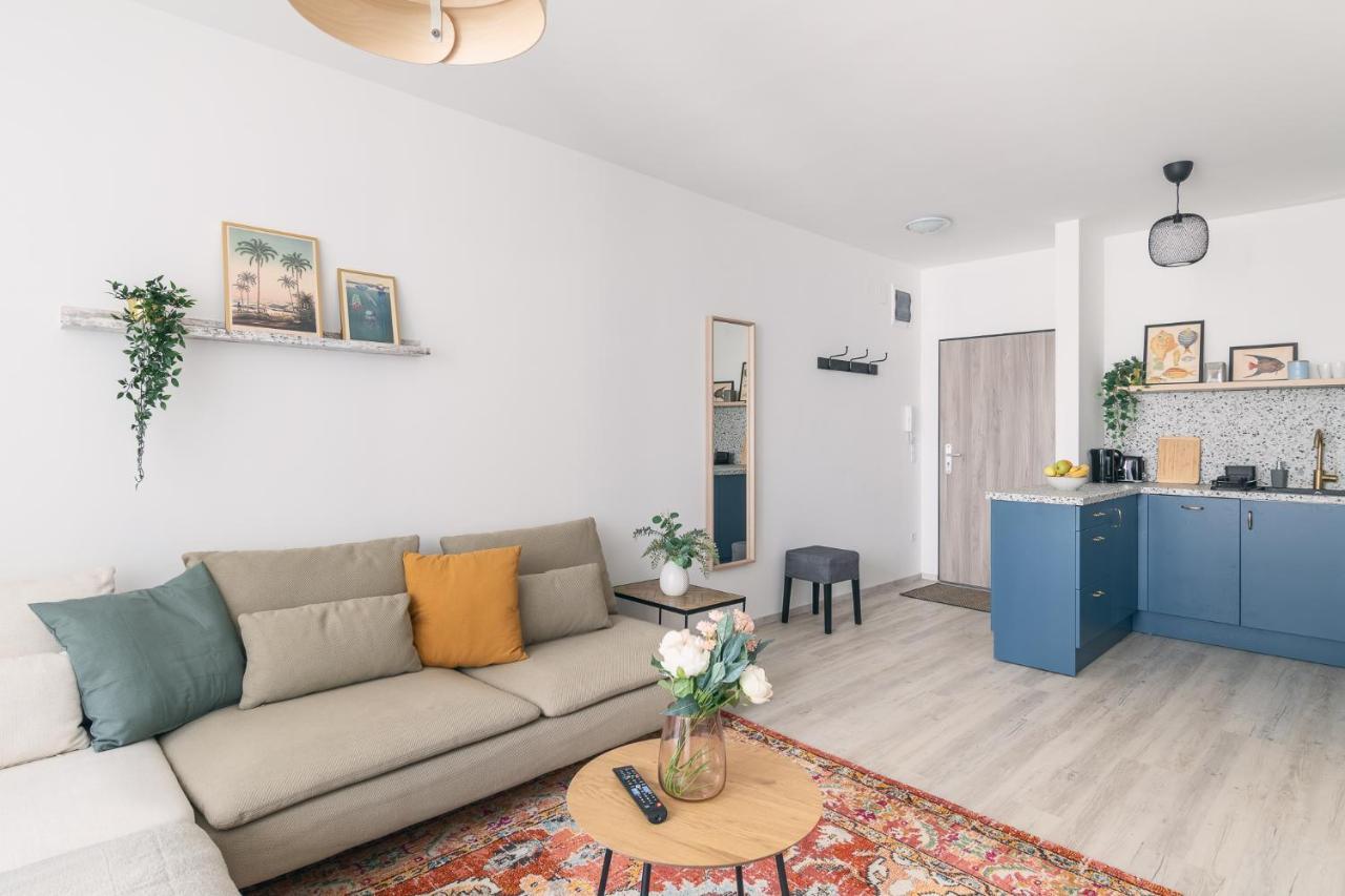 Corvin Apartment With Balcony And Ac Budapest Luaran gambar