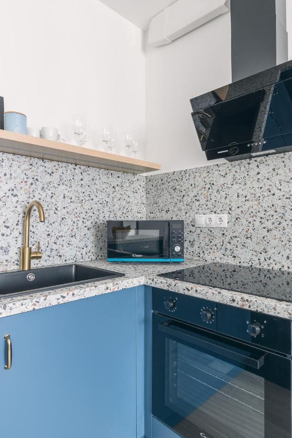 Corvin Apartment With Balcony And Ac Budapest Luaran gambar