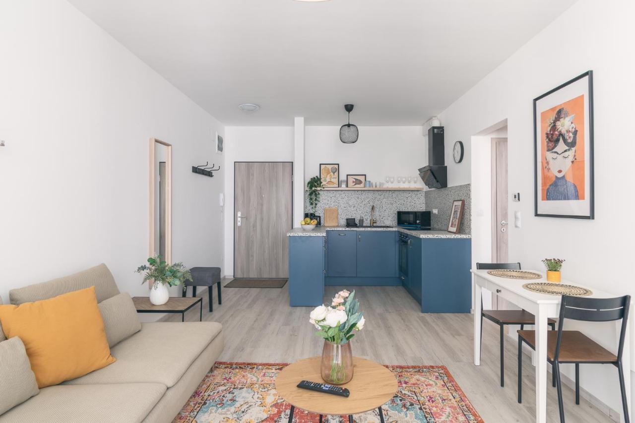 Corvin Apartment With Balcony And Ac Budapest Luaran gambar