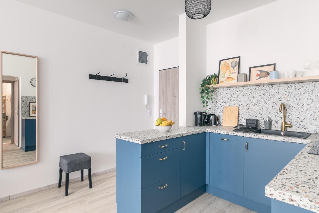 Corvin Apartment With Balcony And Ac Budapest Luaran gambar