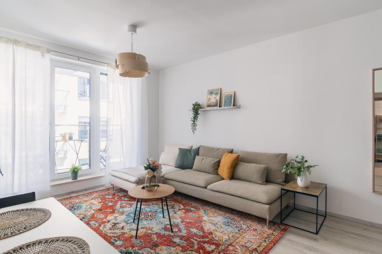 Corvin Apartment With Balcony And Ac Budapest Luaran gambar