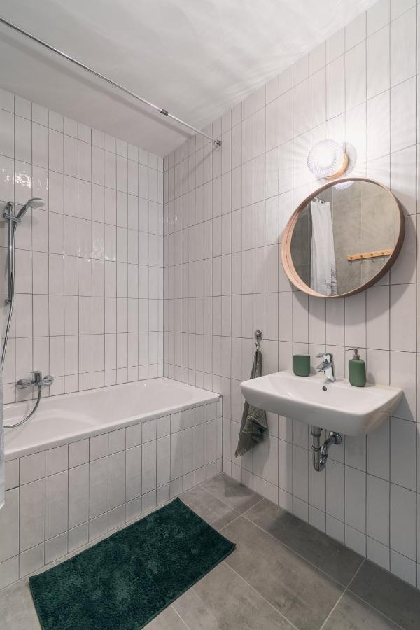 Corvin Apartment With Balcony And Ac Budapest Luaran gambar