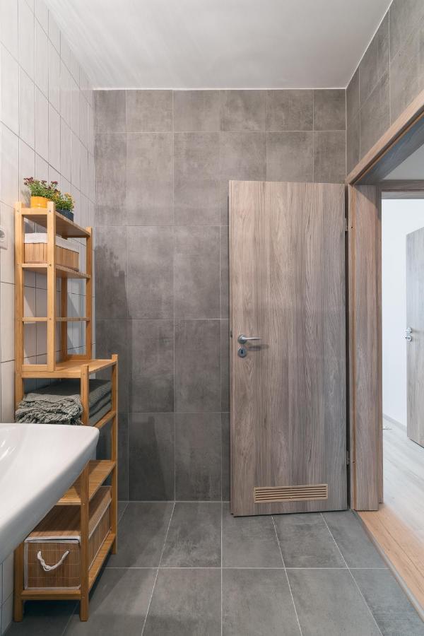 Corvin Apartment With Balcony And Ac Budapest Luaran gambar