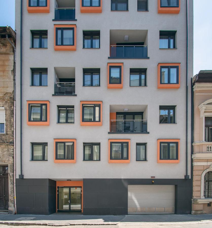 Corvin Apartment With Balcony And Ac Budapest Luaran gambar