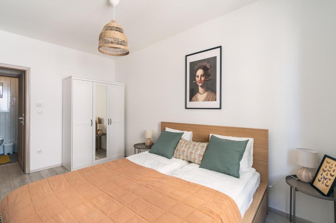 Corvin Apartment With Balcony And Ac Budapest Luaran gambar