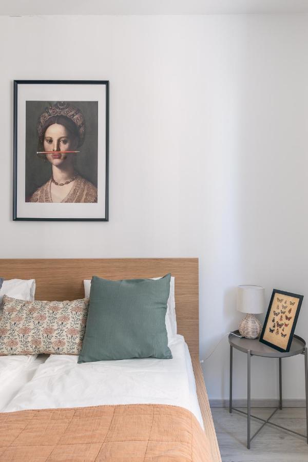 Corvin Apartment With Balcony And Ac Budapest Luaran gambar
