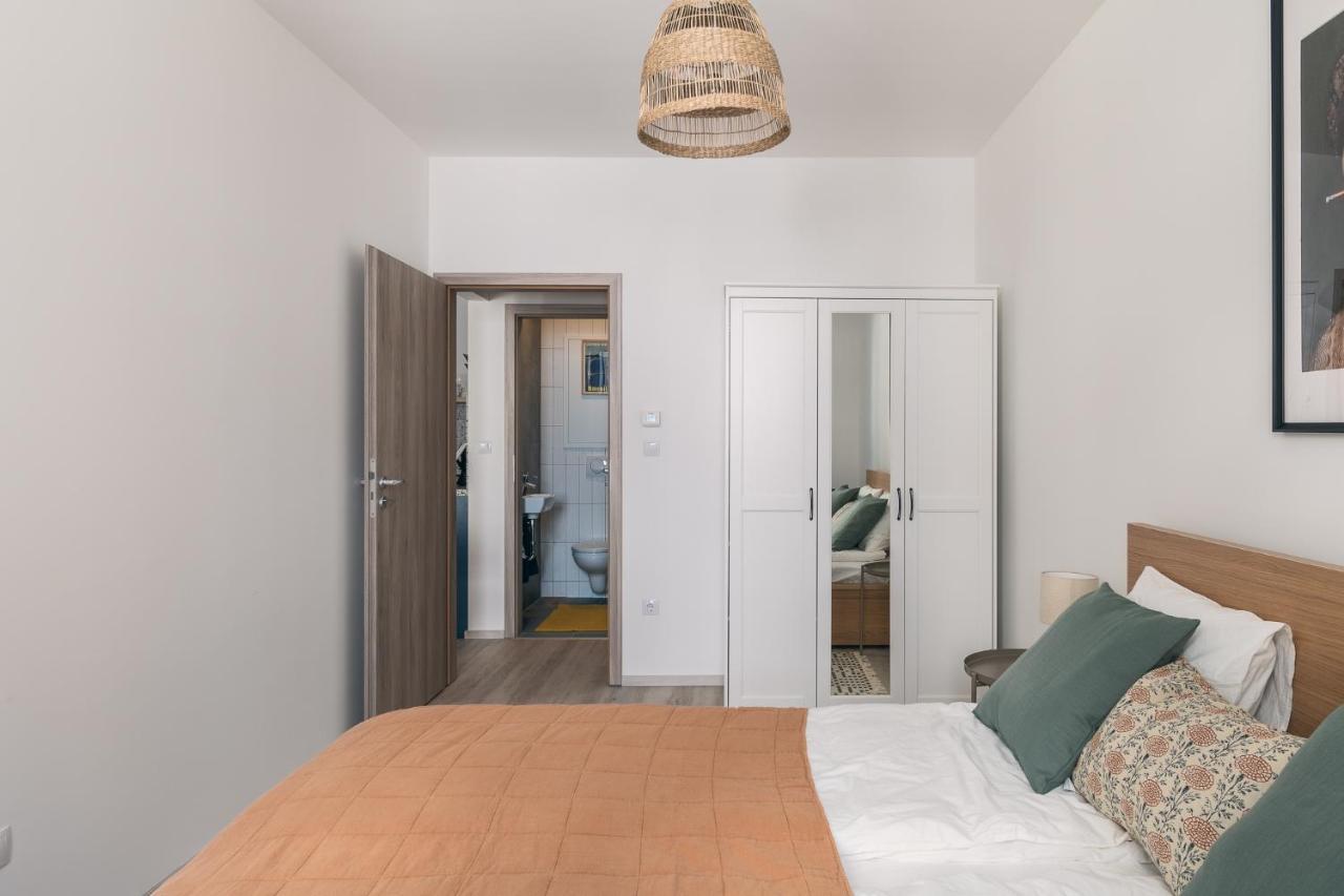 Corvin Apartment With Balcony And Ac Budapest Luaran gambar