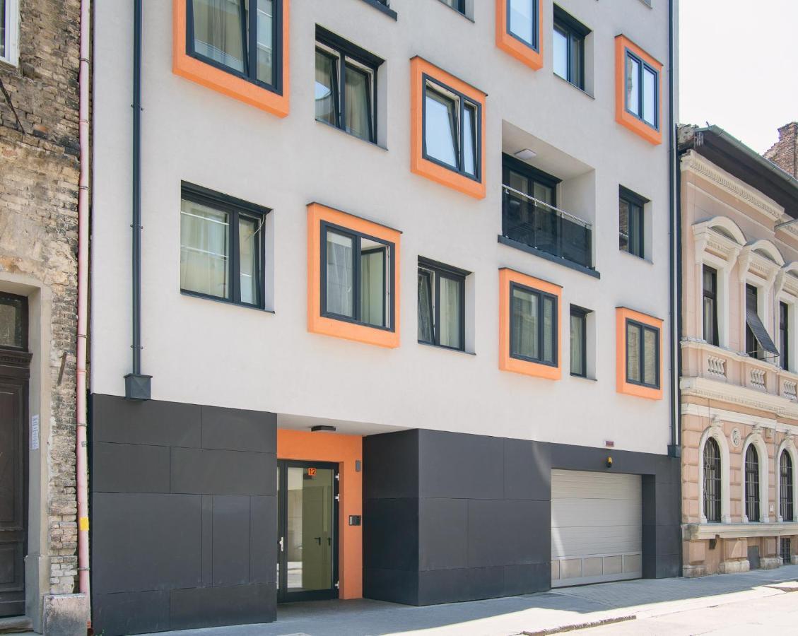 Corvin Apartment With Balcony And Ac Budapest Luaran gambar