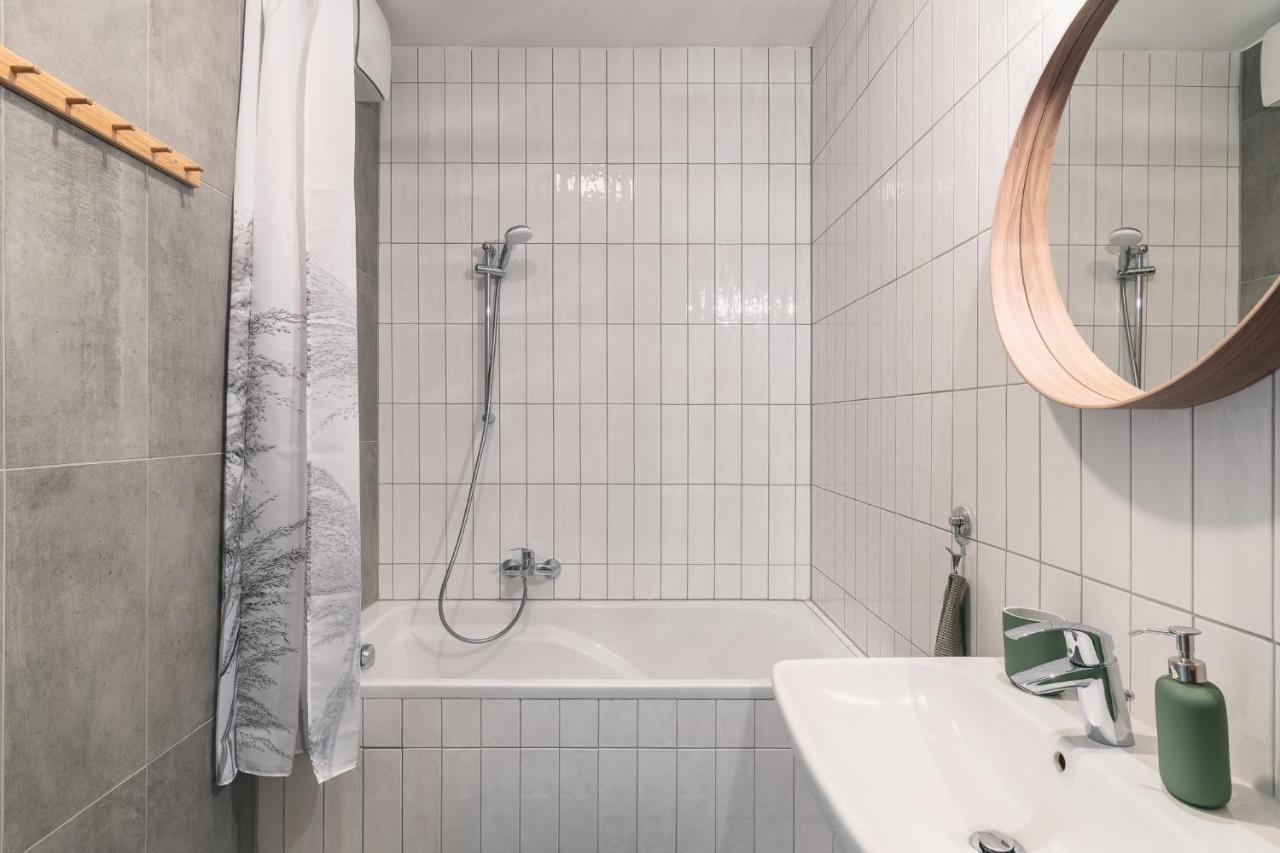 Corvin Apartment With Balcony And Ac Budapest Luaran gambar